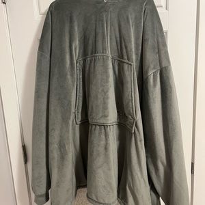 THE COMFY SWEATER WITH HOOD